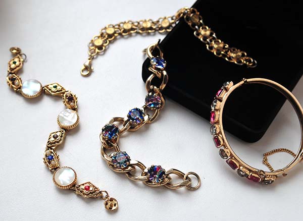 Позолоченные браслеты ювелирной бижутерии: купить женские позолоченныебраслеты из стали с камнями и бирюзой в Москве по низкой цене